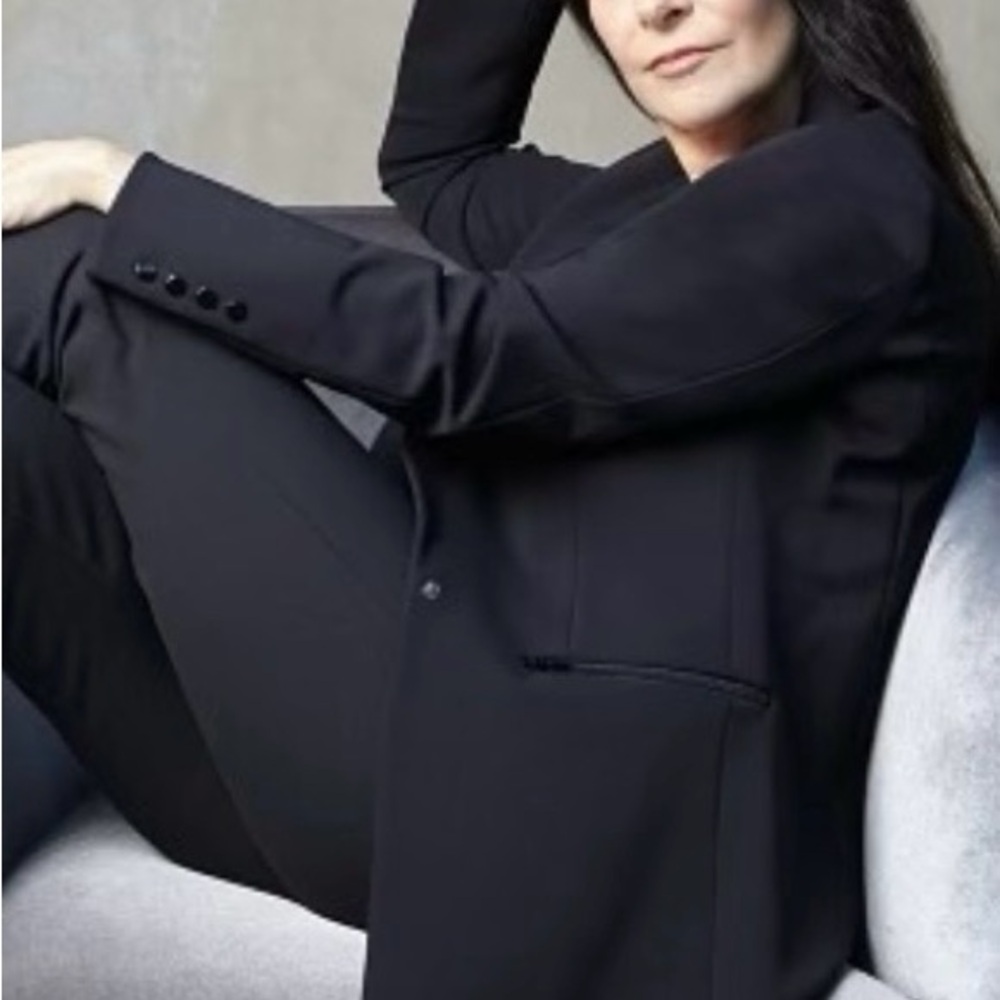 Elegant Black Blazer - size 10 - Veronica Beard